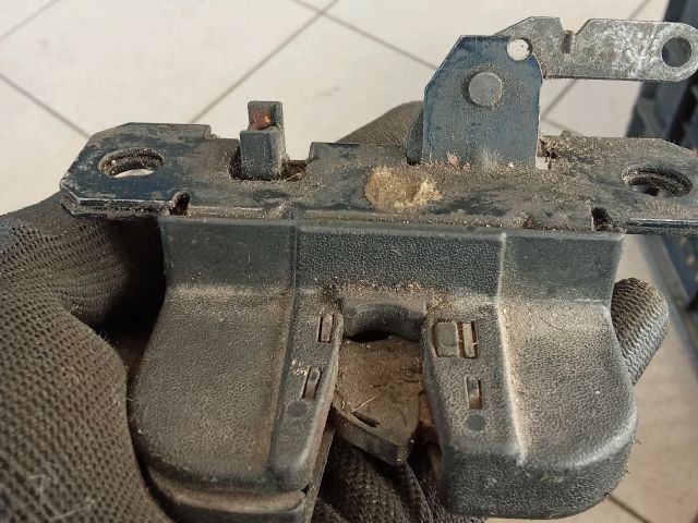 bontott VW TRANSPORTER Csomagtérajtó Zárszerkezet