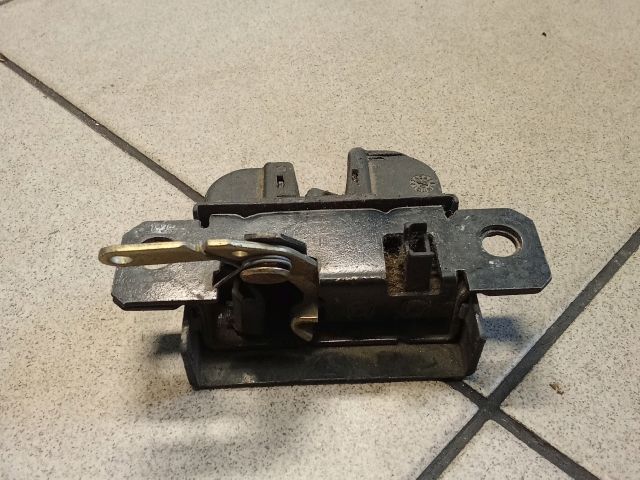 bontott VW TRANSPORTER Csomagtérajtó Zárszerkezet