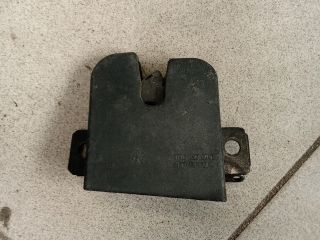 bontott VW TRANSPORTER Csomagtérajtó Zárszerkezet