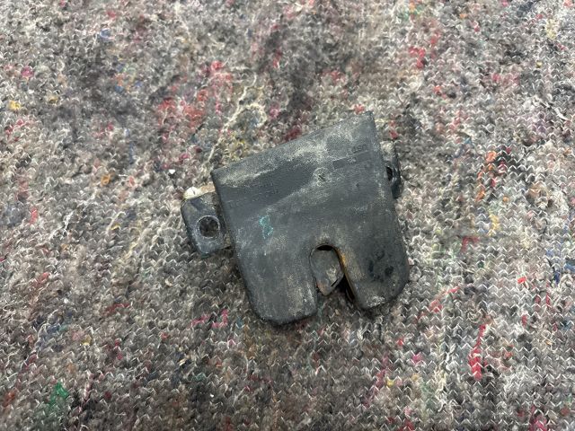 bontott VW TRANSPORTER Csomagtérajtó Zárszerkezet