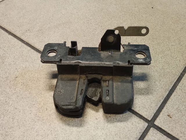 bontott VW TRANSPORTER Csomagtérajtó Zárszerkezet