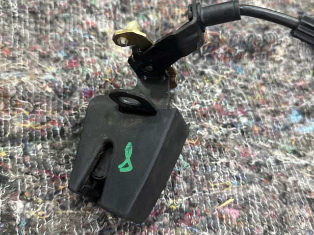 bontott VW TRANSPORTER Csomagtérajtó Zárszerkezet