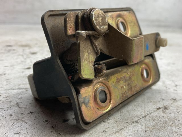 bontott VW TRANSPORTER Csomagtérajtó Zárszerkezet