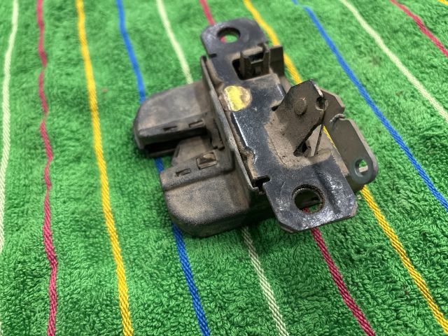 bontott VW TRANSPORTER Csomagtérajtó Zárszerkezet