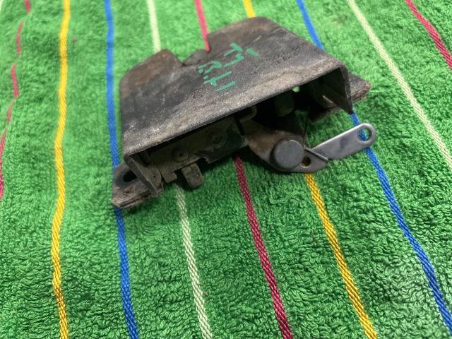 bontott VW TRANSPORTER Csomagtérajtó Zárszerkezet