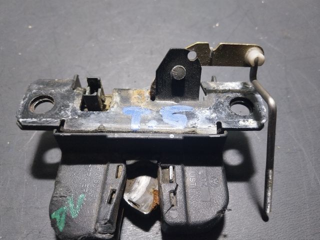 bontott VW TRANSPORTER Csomagtérajtó Zárszerkezet