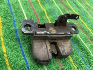 bontott VW TRANSPORTER Csomagtérajtó Zárszerkezet