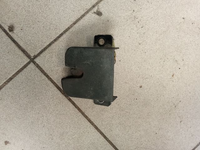 bontott VW TRANSPORTER Csomagtérajtó Zárszerkezet