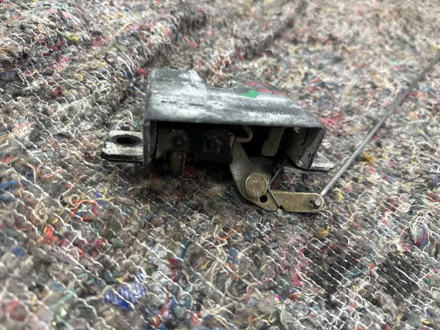 bontott VW TRANSPORTER Csomagtérajtó Zárszerkezet