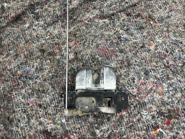 bontott VW TRANSPORTER Csomagtérajtó Zárszerkezet