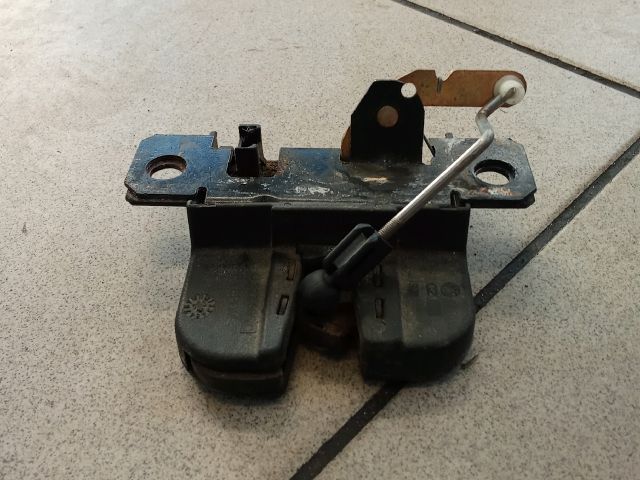 bontott VW TRANSPORTER Csomagtérajtó Zárszerkezet