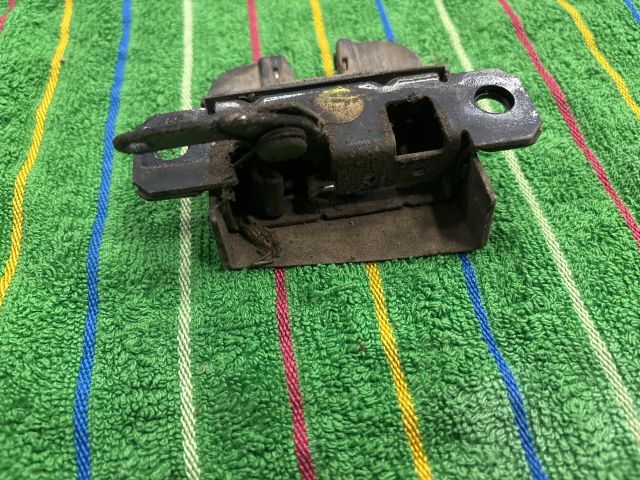 bontott VW TRANSPORTER Csomagtérajtó Zárszerkezet