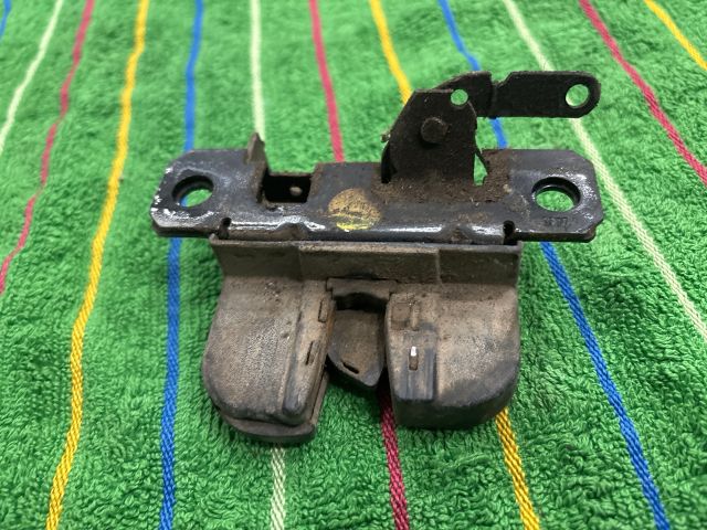 bontott VW TRANSPORTER Csomagtérajtó Zárszerkezet