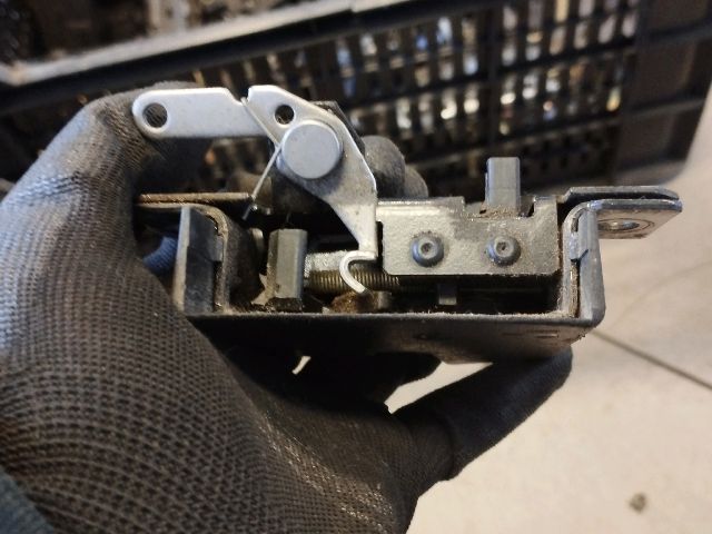 bontott VW TRANSPORTER Csomagtérajtó Zárszerkezet