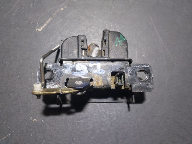 bontott VW TRANSPORTER Csomagtérajtó Zárszerkezet