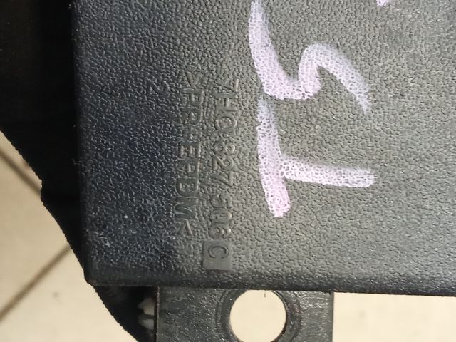 bontott VW TRANSPORTER Csomagtérajtó Zárszerkezet