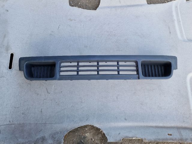 bontott VW TRANSPORTER Első Lökhárító Alsó Középső Díszrács