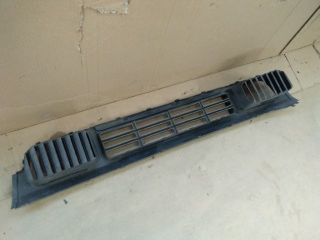 bontott VW TRANSPORTER Első Lökhárító Alsó Középső Díszrács