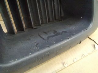 bontott VW TRANSPORTER Első Lökhárító Alsó Középső Díszrács