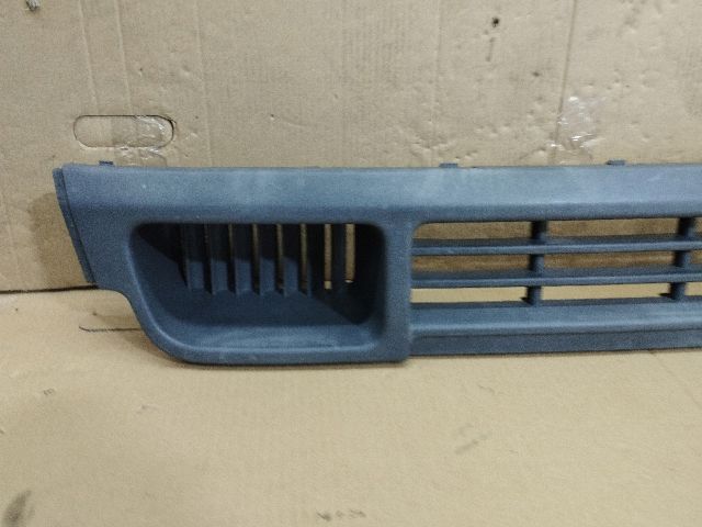 bontott VW TRANSPORTER Első Lökhárító Alsó Középső Díszrács