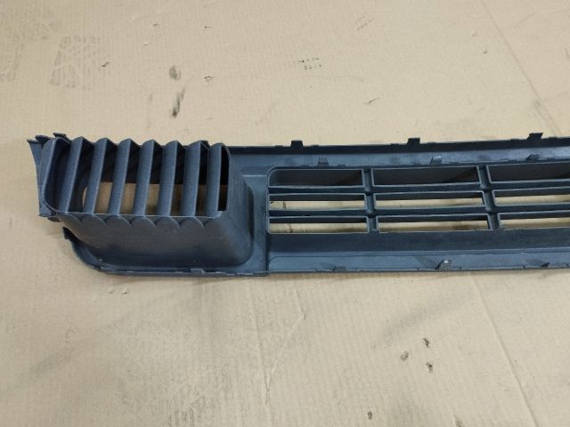 bontott VW TRANSPORTER Első Lökhárító Alsó Középső Díszrács