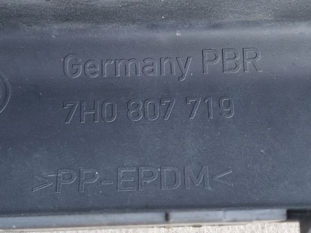 bontott VW TRANSPORTER Első Lökhárító Alsó Középső Díszrács