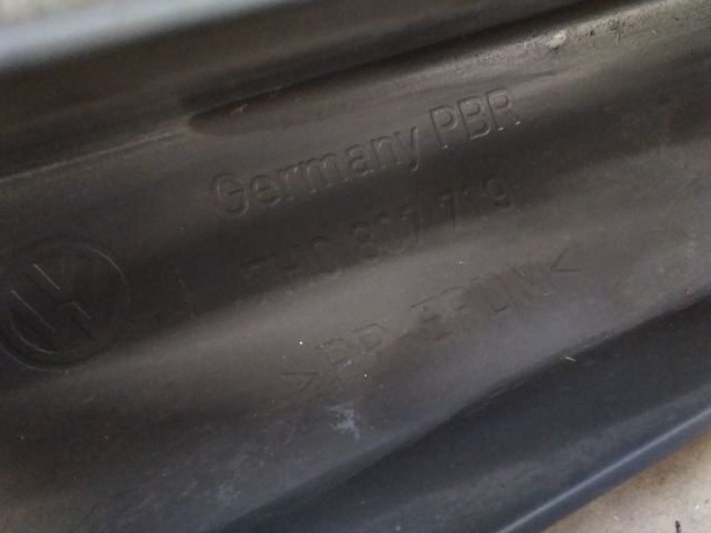 bontott VW TRANSPORTER Első Lökhárító Alsó Középső Díszrács