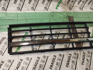 bontott VW TRANSPORTER Első Lökhárító Alsó Középső Díszrács