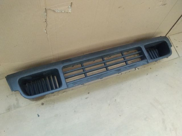 bontott VW TRANSPORTER Első Lökhárító Alsó Középső Díszrács