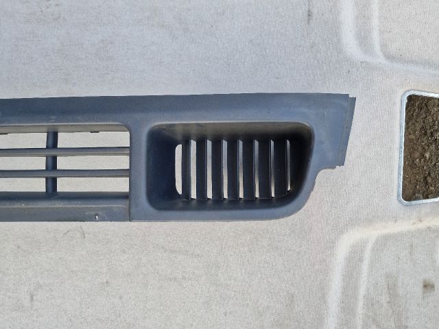 bontott VW TRANSPORTER Első Lökhárító Alsó Középső Díszrács