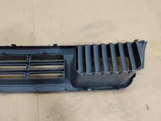 bontott VW TRANSPORTER Első Lökhárító Alsó Középső Díszrács