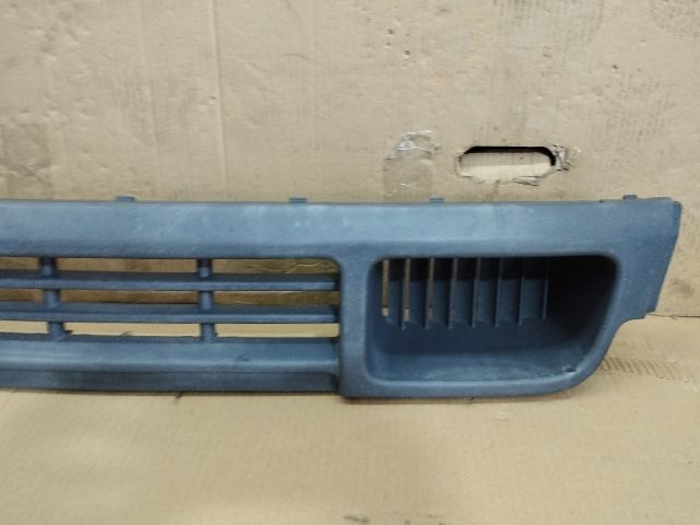 bontott VW TRANSPORTER Első Lökhárító Alsó Középső Díszrács