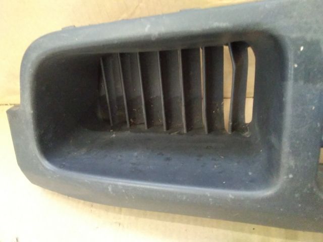 bontott VW TRANSPORTER Első Lökhárító Alsó Középső Díszrács