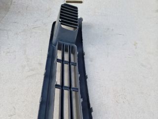 bontott VW TRANSPORTER Első Lökhárító Alsó Középső Díszrács