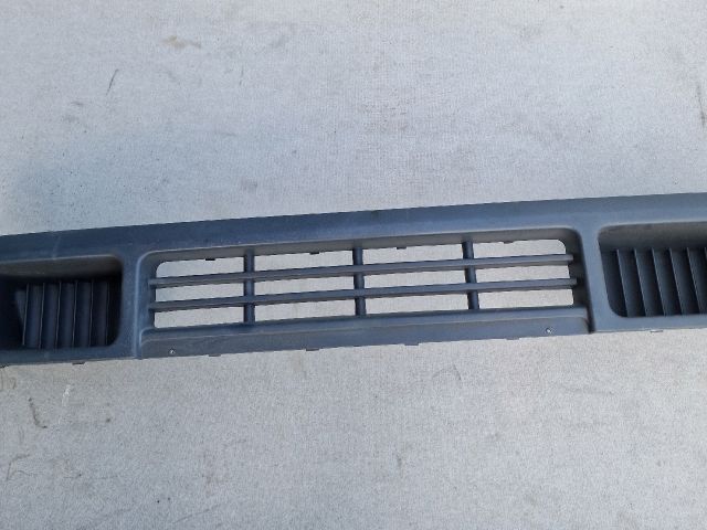 bontott VW TRANSPORTER Első Lökhárító Alsó Középső Díszrács