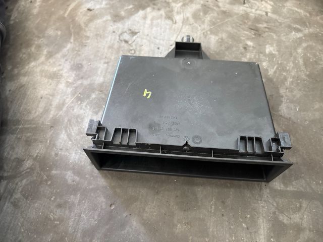 bontott VW TRANSPORTER Első Tároló Rekesz