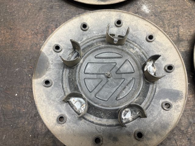 bontott VW TRANSPORTER Felniközép Szett