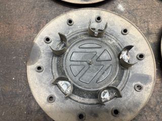 bontott VW TRANSPORTER Felniközép Szett