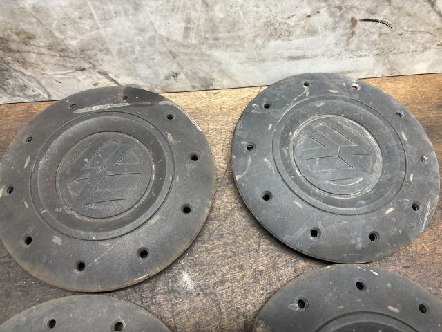 bontott VW TRANSPORTER Felniközép Szett