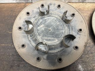 bontott VW TRANSPORTER Felniközép Szett