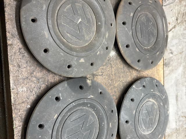 bontott VW TRANSPORTER Felniközép Szett