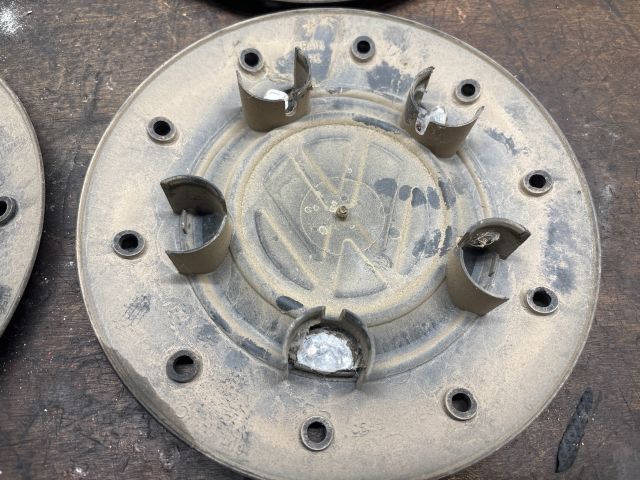 bontott VW TRANSPORTER Felniközép Szett