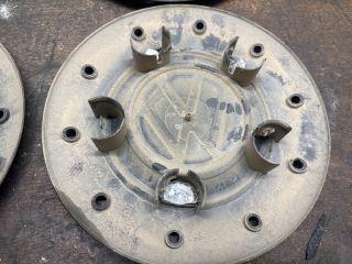 bontott VW TRANSPORTER Felniközép Szett