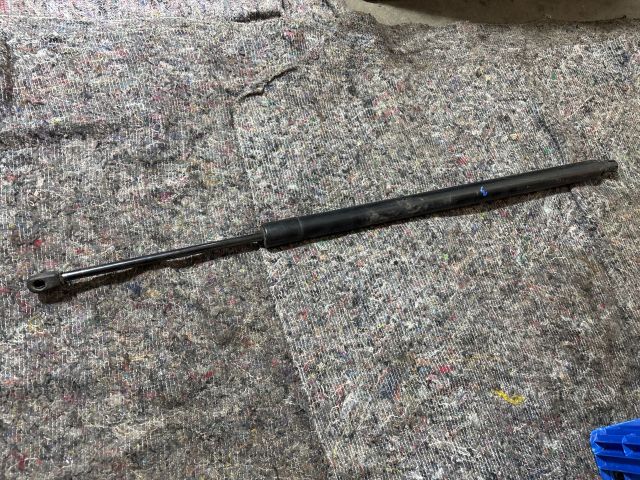 bontott VW TRANSPORTER Gázrugós Kitámasztó Teleszkóp Csomagtérajtó Jobb