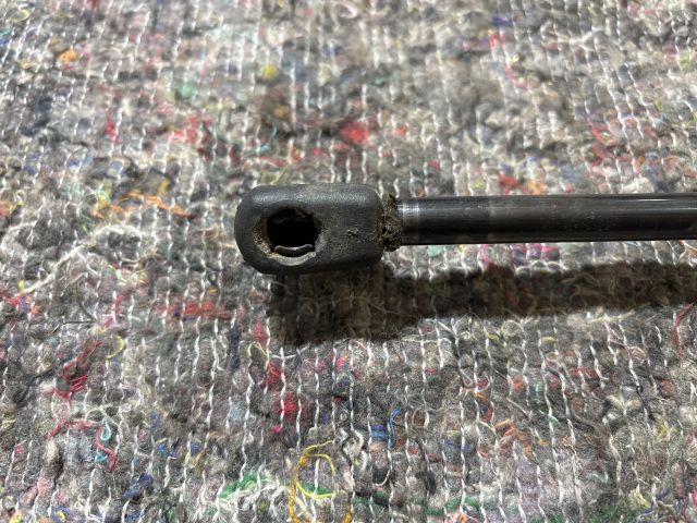 bontott VW TRANSPORTER Gázrugós Kitámasztó Teleszkóp Csomagtérajtó Jobb