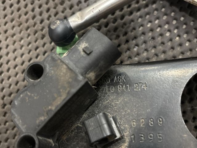 bontott VW TRANSPORTER Hátsó Xenon Szintszabályzó Jeladó