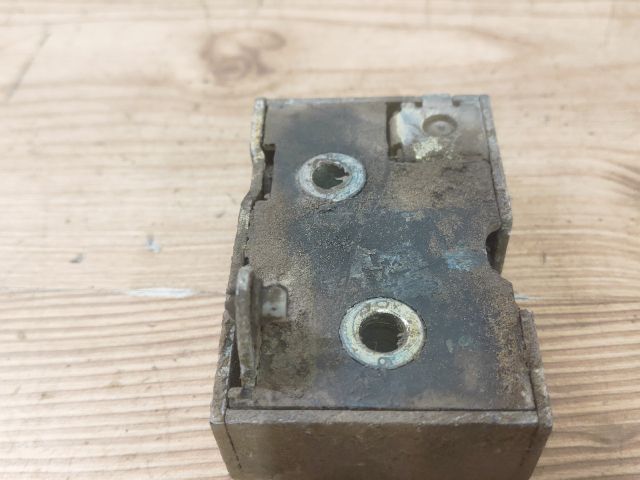 bontott VW TRANSPORTER Jobb Csomagtérajtó Zárszerkezet