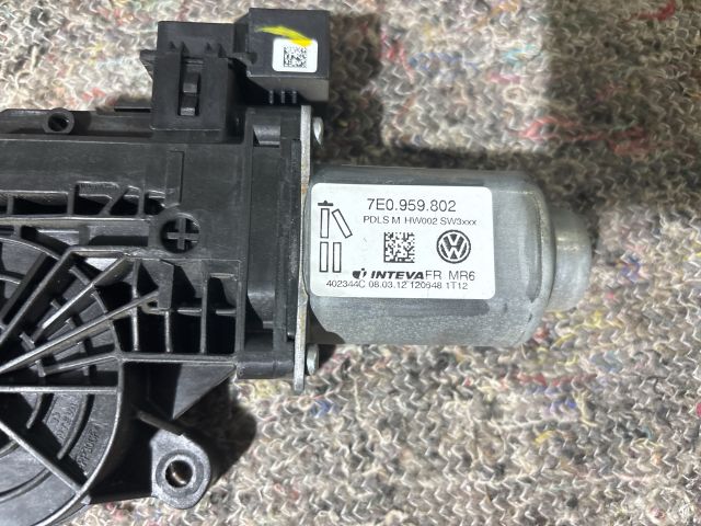 bontott VW TRANSPORTER Jobb első Ablakemelő Motor