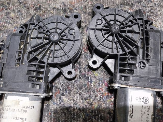 bontott VW TRANSPORTER Jobb első Ablakemelő Motor