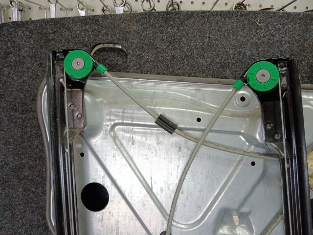 bontott VW TRANSPORTER Jobb első Ablakemelő Szerkezet (Elektromos)